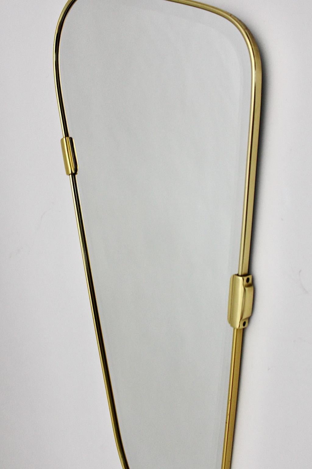 Mid Century Modern Vintage Oval Brass Wall Mirror Full Length Mirror 1950s Italy Bon état - En vente à Vienna, AT
