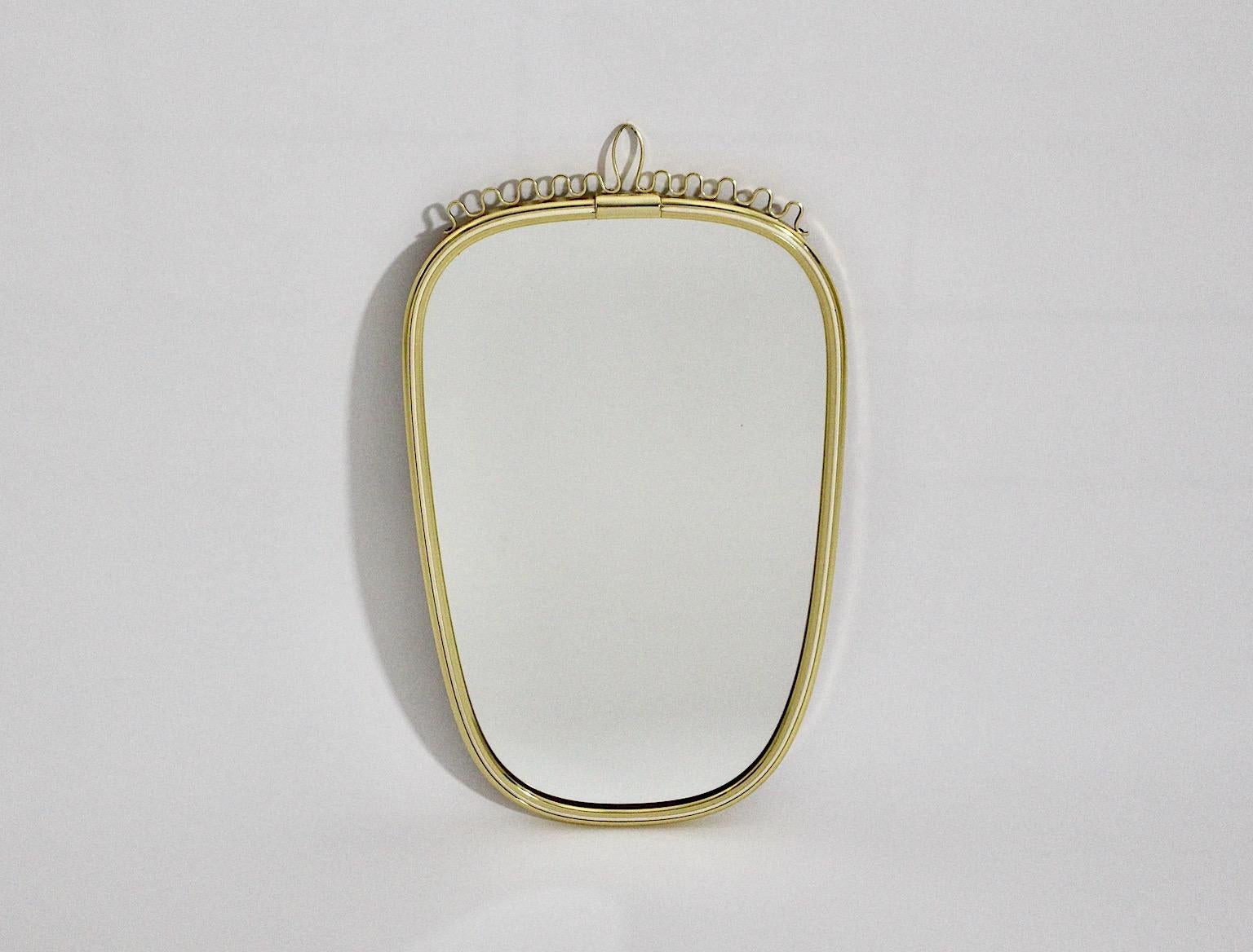 Mid Century Modern Vintage Oval Brassed White Wall Mirror 1960s Austria For Sale 4