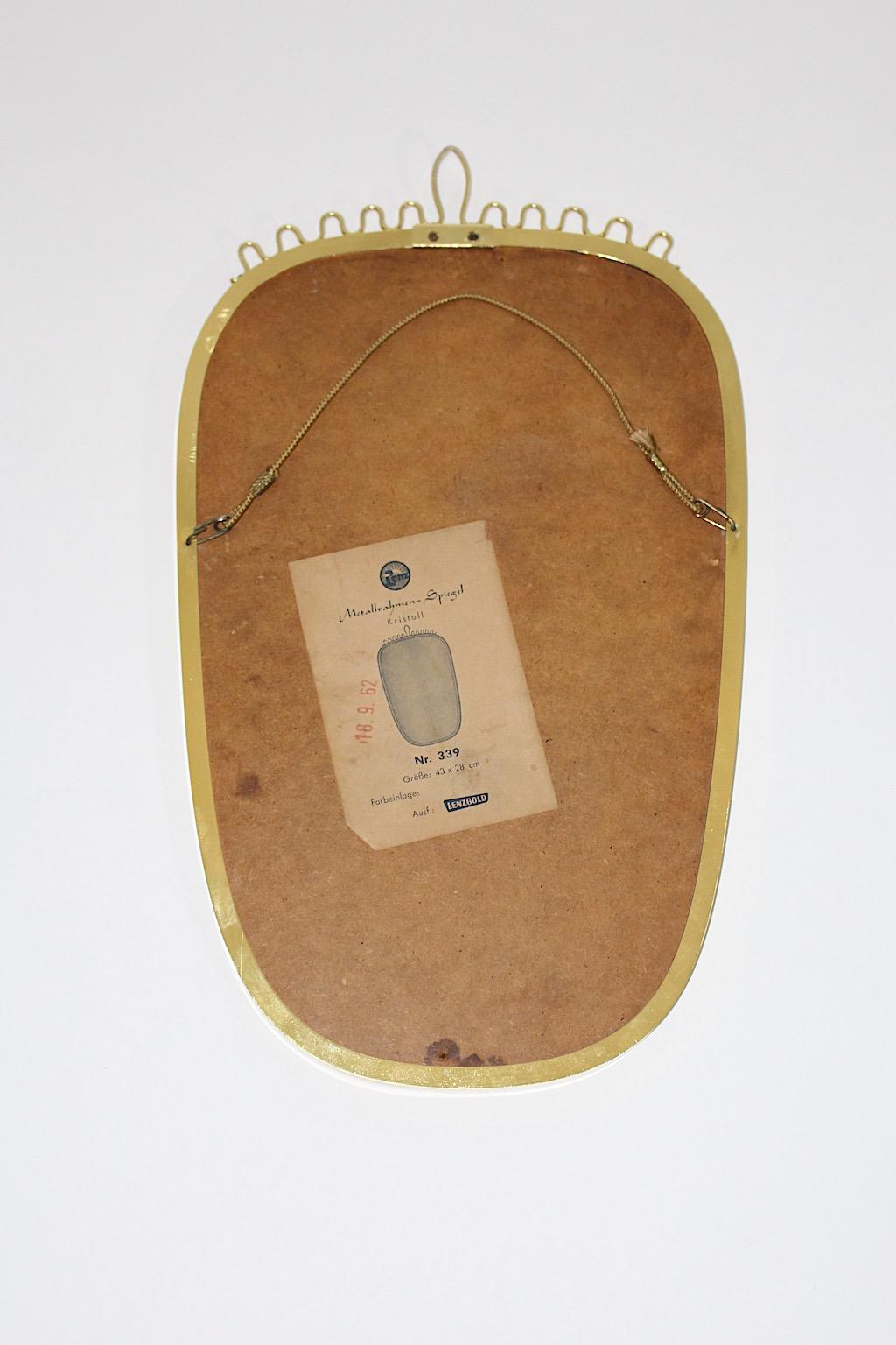 Miroir mural ovale en laiton blanc mi-siècle moderne, Autriche, années 1960 en vente 3