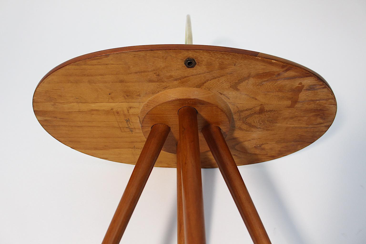 Ovaler Vintage-Beistelltisch aus Kirschbaumholz und Messing in Grün, Italien, Mid-Century Modern, 1950er Jahre im Angebot 7
