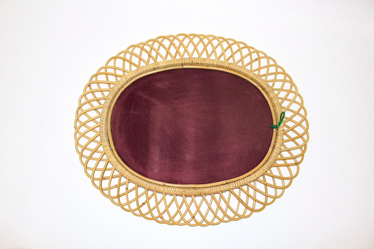 Mid-Century Modern Vintage Oval Sunburst Mirror Wall Mirror Rattan, Italy, 1960s For Sale 1