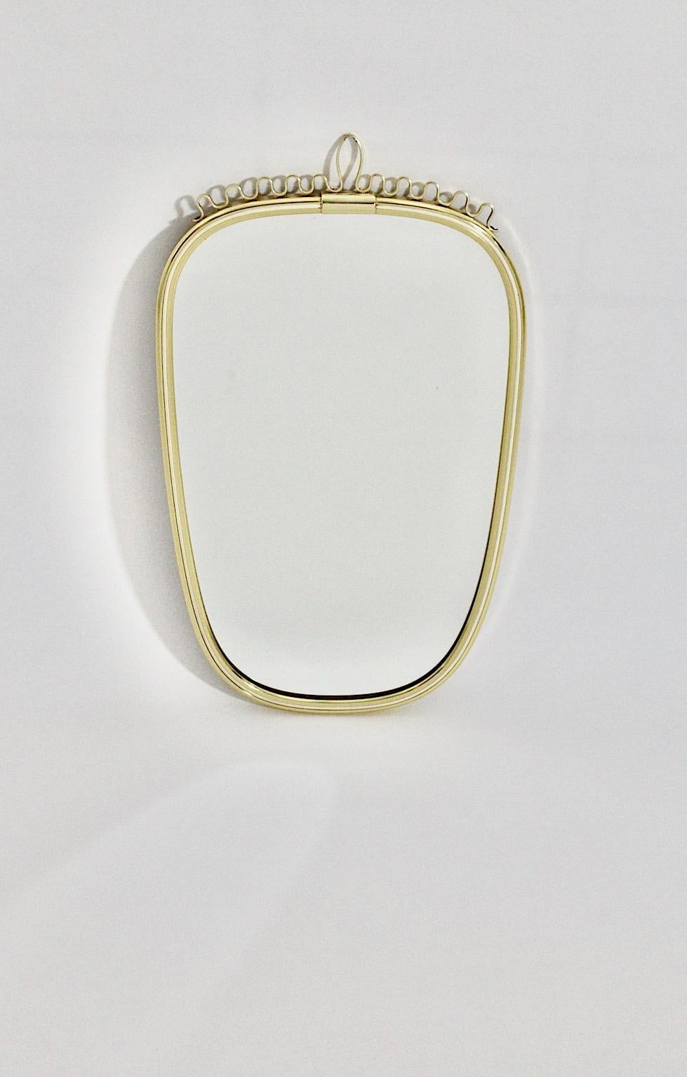Mid-Century Modern Vintage Brass Oval Wall Mirror, 1960s, Germany In Good Condition For Sale In Vienna, AT