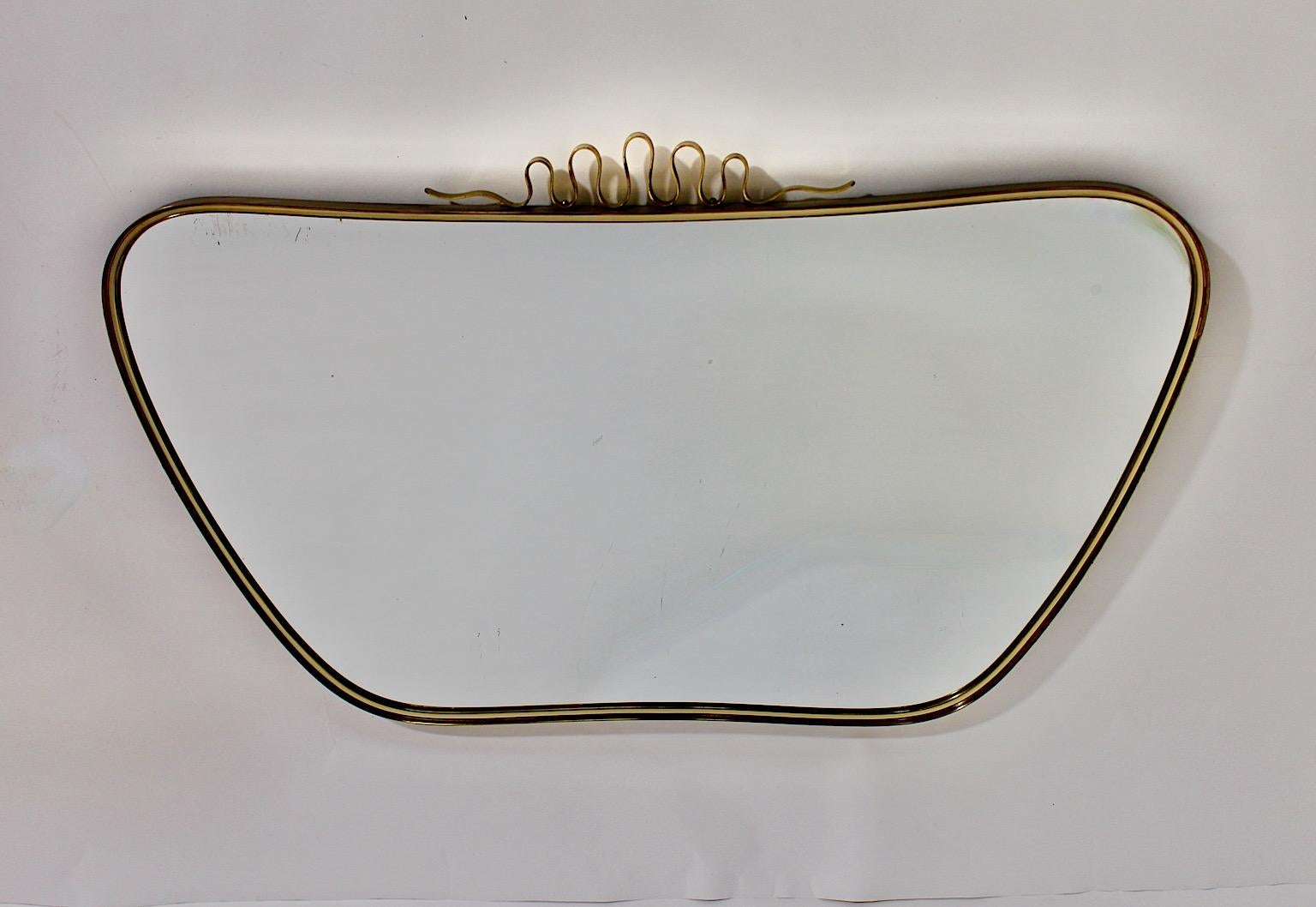 Mid-Century Modern Vintage Oval Wall Mirror Attributed Gio Ponti, 1950s, Italy In Good Condition For Sale In Vienna, AT