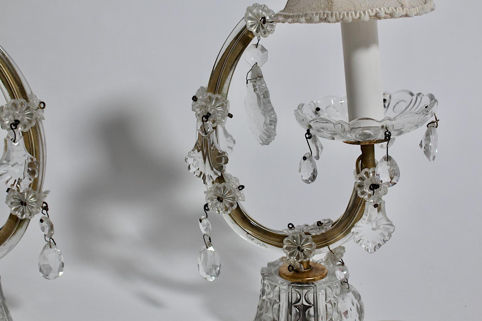 Paire de lampes de bureau vintage en verre transparent et laiton blanc mi-siècle moderne, Autriche, 1960 Bon état - En vente à Vienna, AT