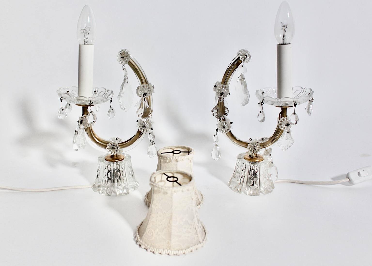 Paire de lampes de bureau vintage en verre transparent et laiton blanc mi-siècle moderne, Autriche, 1960 en vente 1