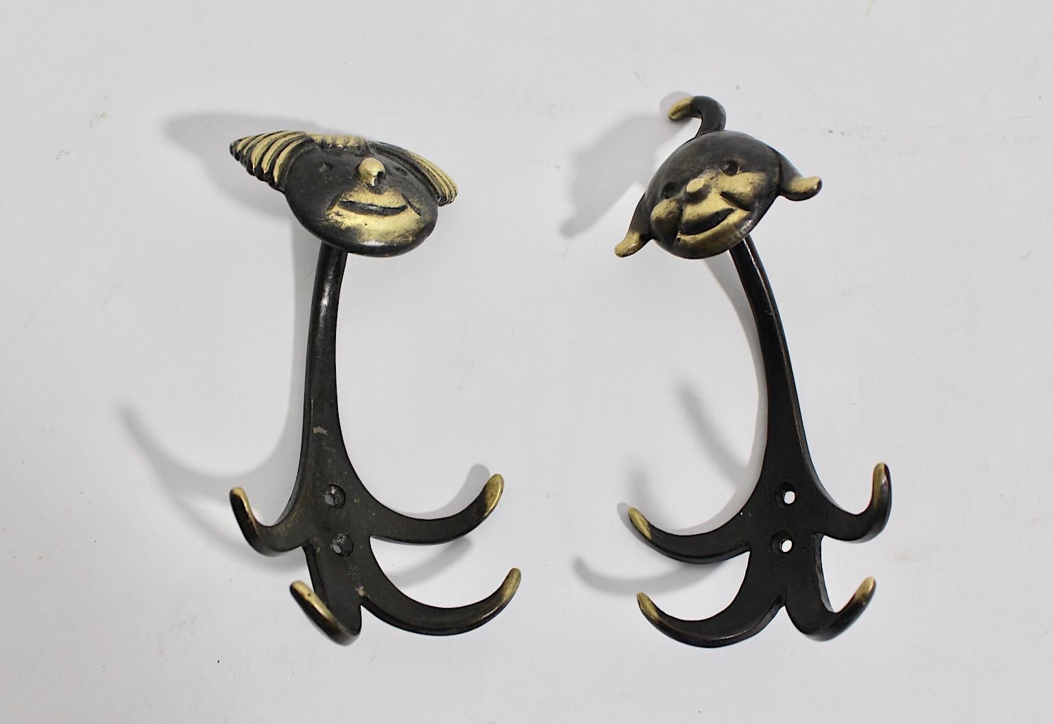 Mid-Century Modern Vintage Pair of Brass Wall Hooks Walter Bosse, 1950s, Austria In Good Condition For Sale In Vienna, AT