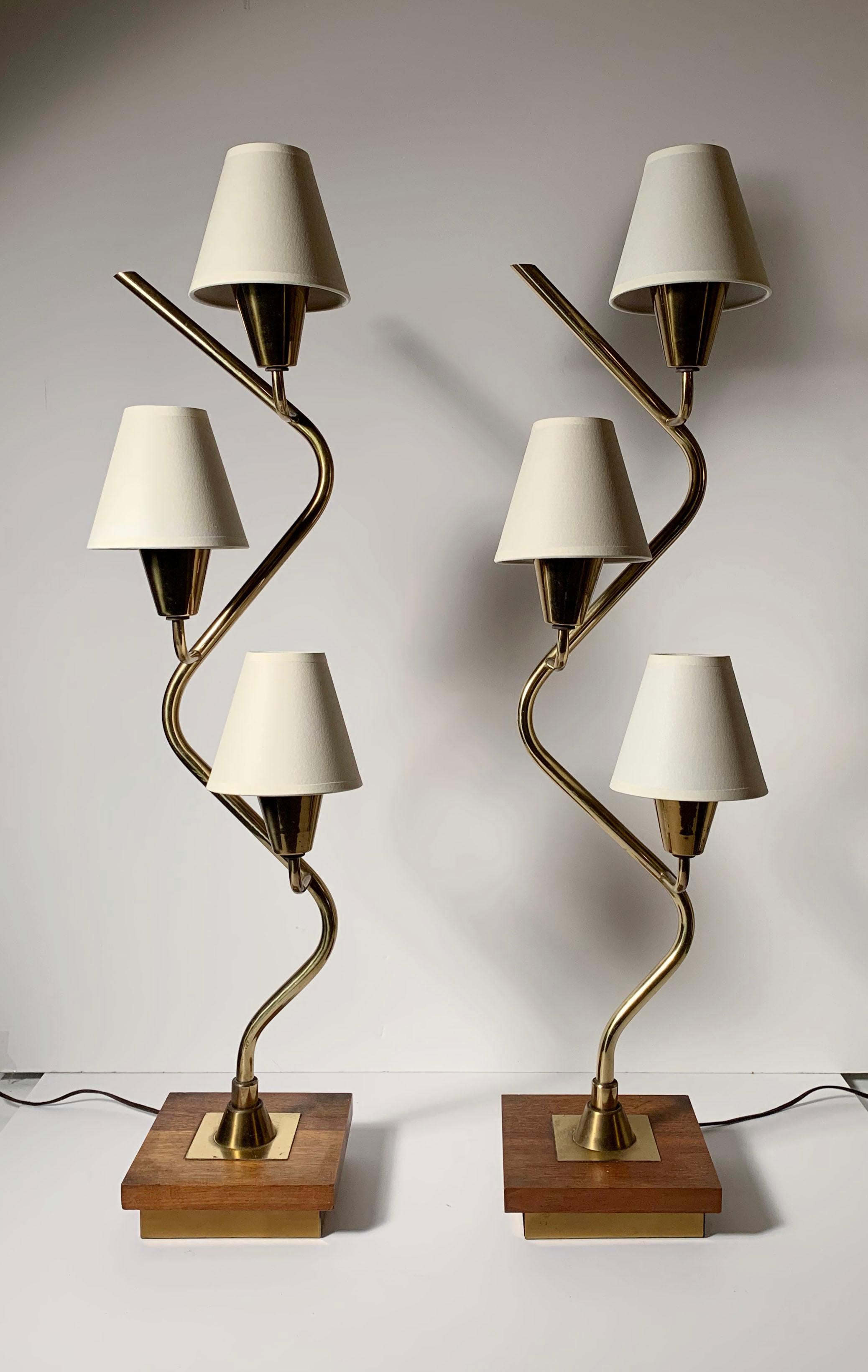 Mid-Century Modern Vintage Pair of Serpentine Table Lamps 3