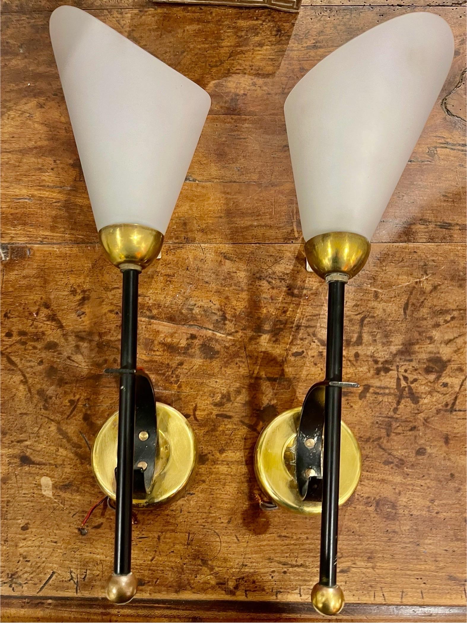 Paire d'appliques murales vintage mi-siècle moderne Maiosn Arlus style en vente 3