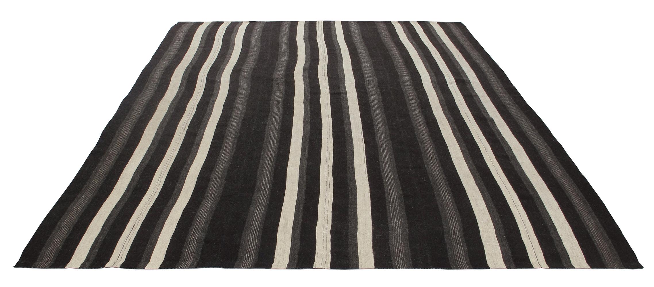 Mid-Century moderno Tappeto persiano a trama piatta Pelas, vintage e moderno, di metà secolo in vendita