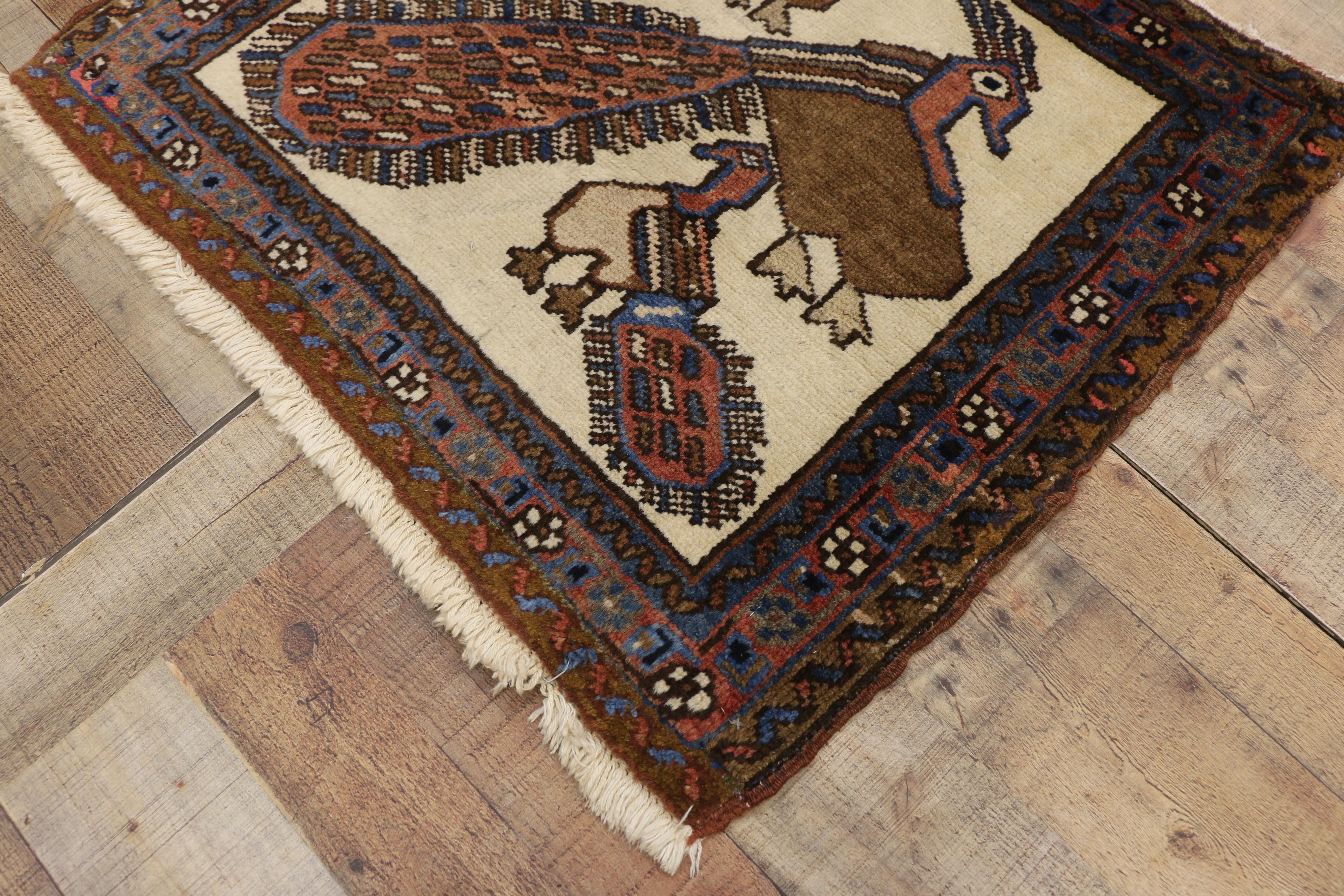Mid-Century Modern Tapis persan vintage moderne du milieu du siècle avec paons, tenture murale en tapisserie en vente