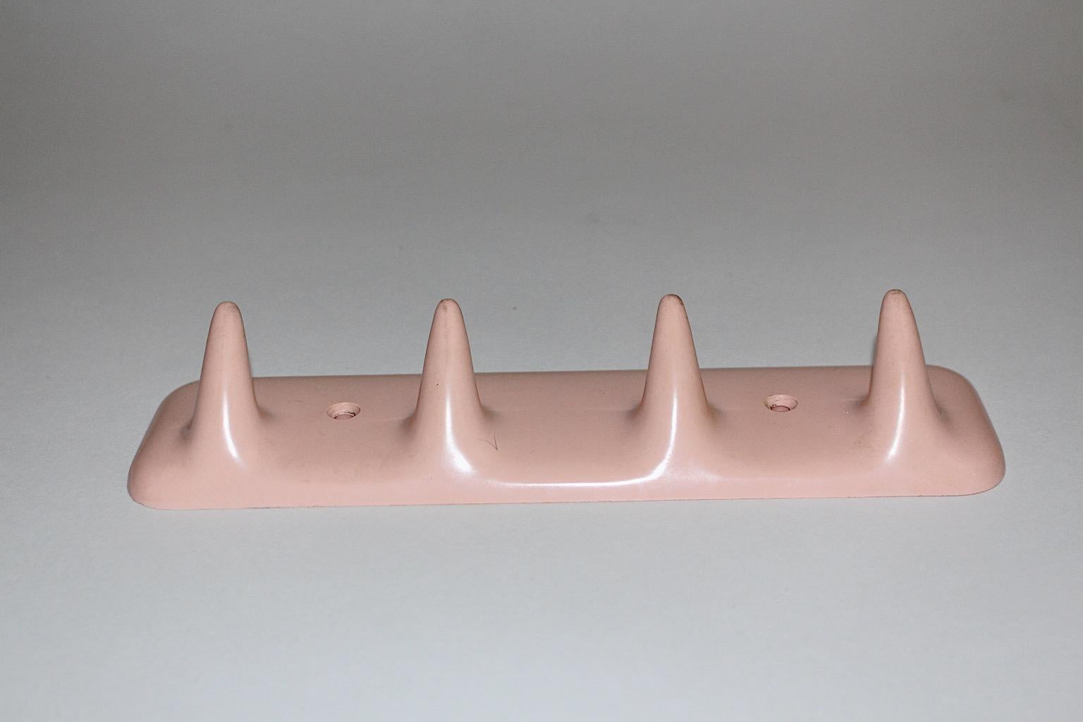 Mid Century Modern vintage coat rack or towel rack from plastic in soft pink color designed and manufactured Italy 1950s.
Stamped CM Mod. Sesia Brevettato Made in Italy
Wonderful rack to hang up your clothes in the anteroom or also to use the rack