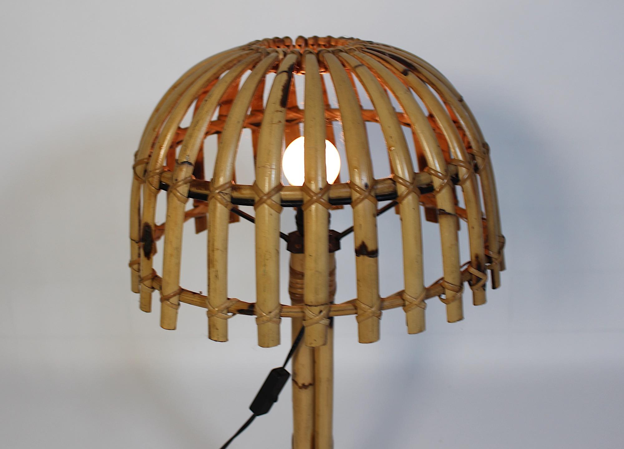 Lampe de table à abat-jour en bambou, rotin et bois de rose, Italie du milieu du siècle dernier. en vente 4