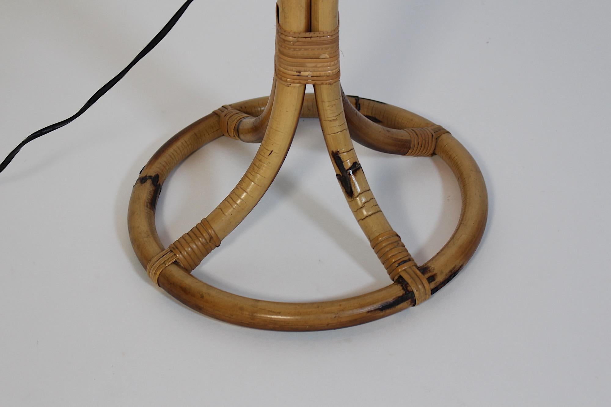 Lampe de table à abat-jour en bambou, rotin et bois de rose, Italie du milieu du siècle dernier. en vente 7