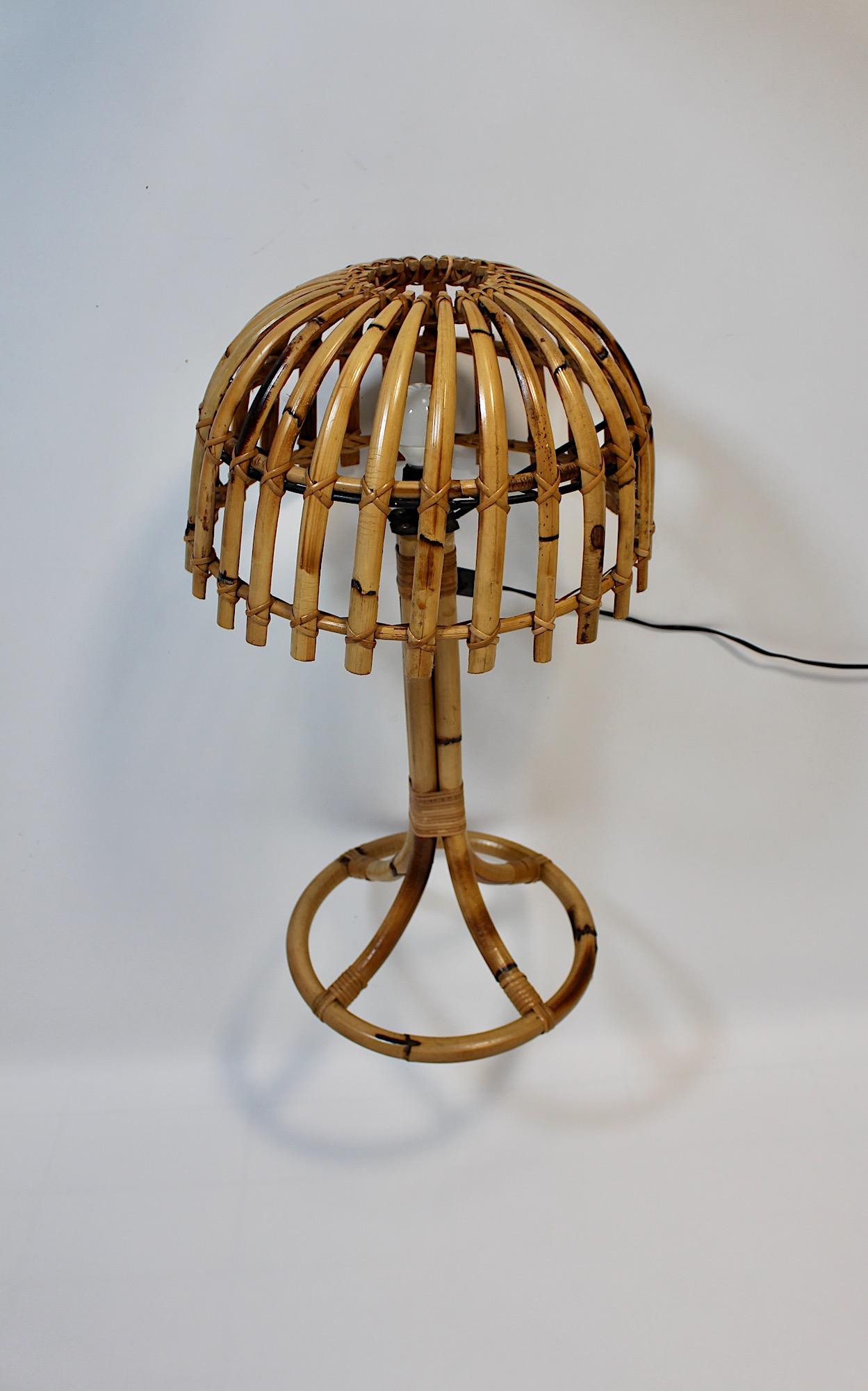 Lampe de table à abat-jour en bambou, rotin et bois de rose, Italie du milieu du siècle dernier. en vente 1