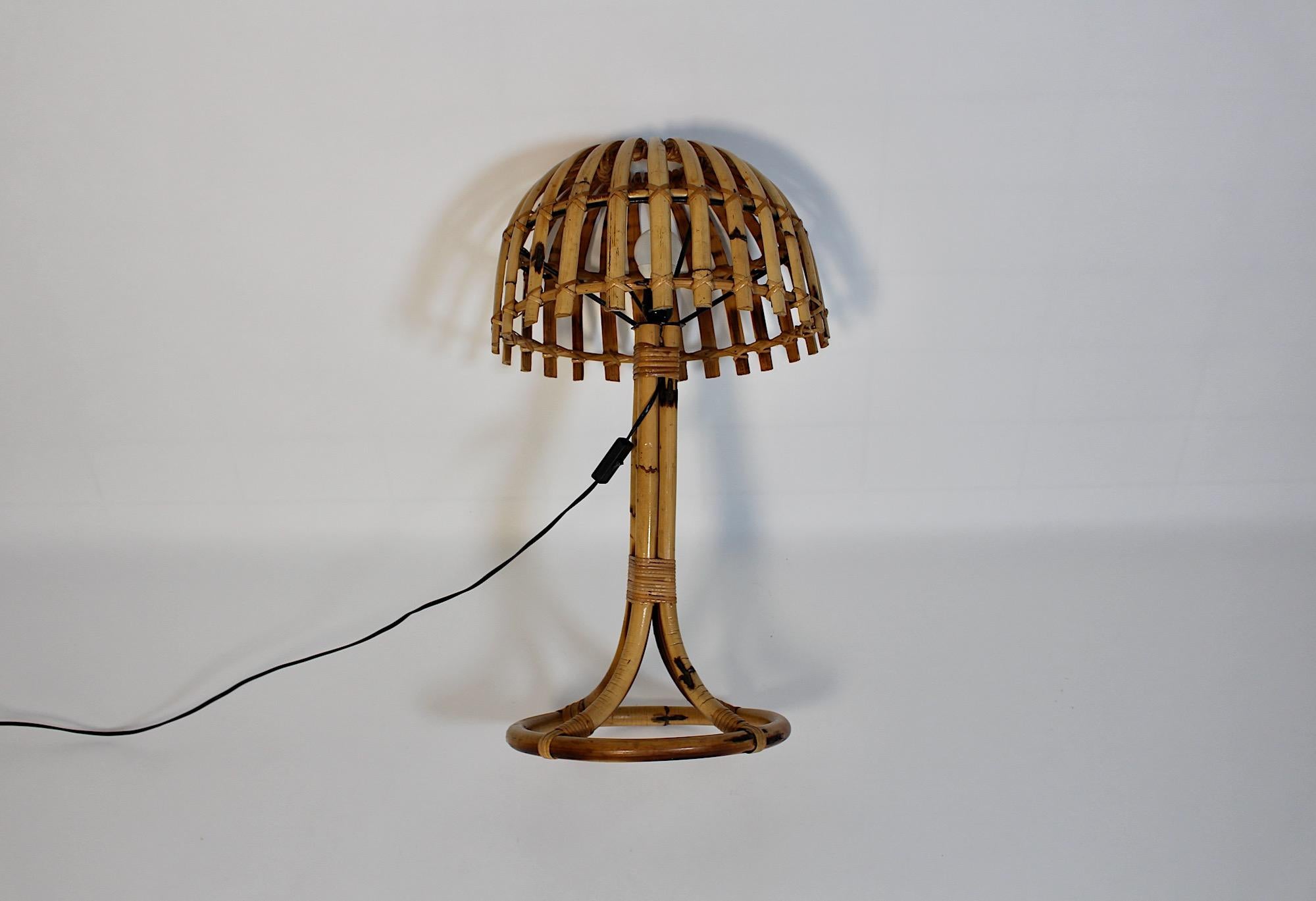 Lampe de table à abat-jour en bambou, rotin et bois de rose, Italie du milieu du siècle dernier. en vente 2