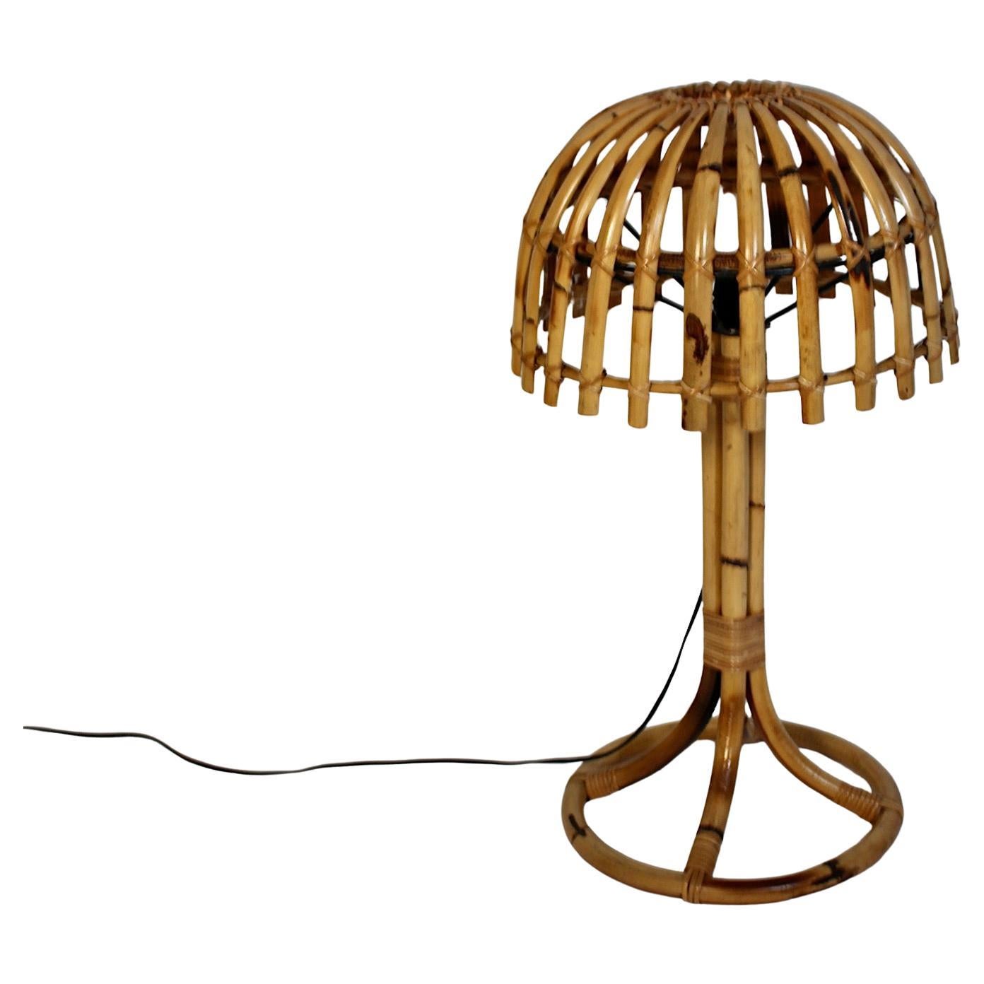 Lampe de table à abat-jour en bambou, rotin et bois de rose, Italie du milieu du siècle dernier.