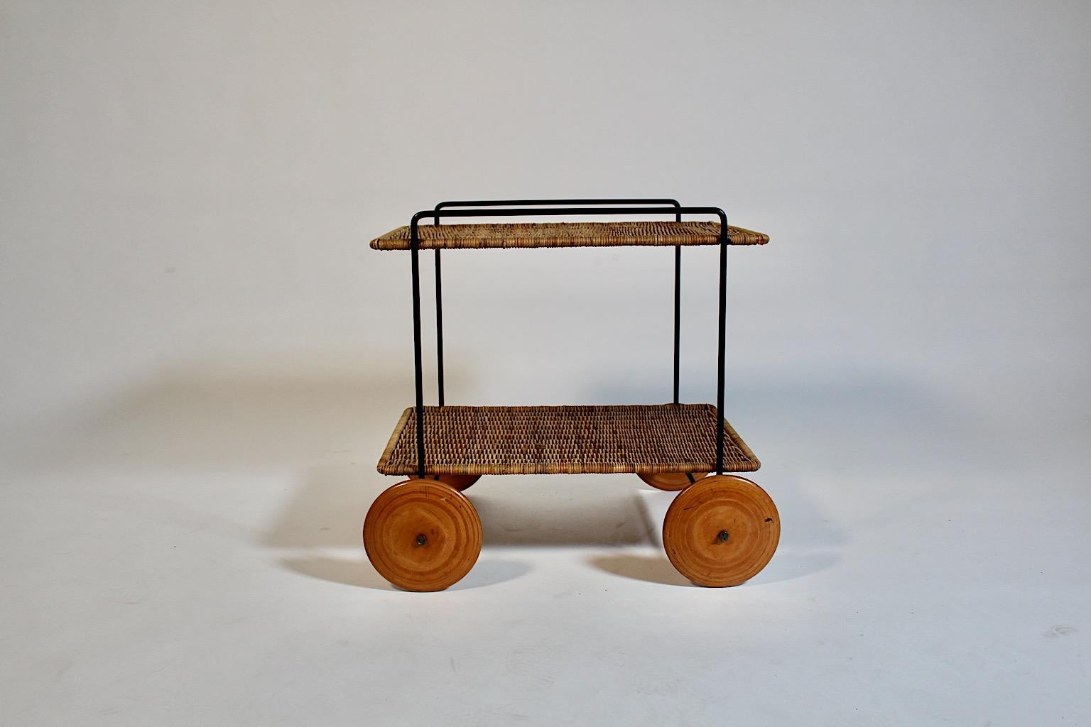 Mid Century Modern Vintage Rattan Buche Bar Cart Carl Auböck 1951 Wien (Moderne der Mitte des Jahrhunderts) im Angebot
