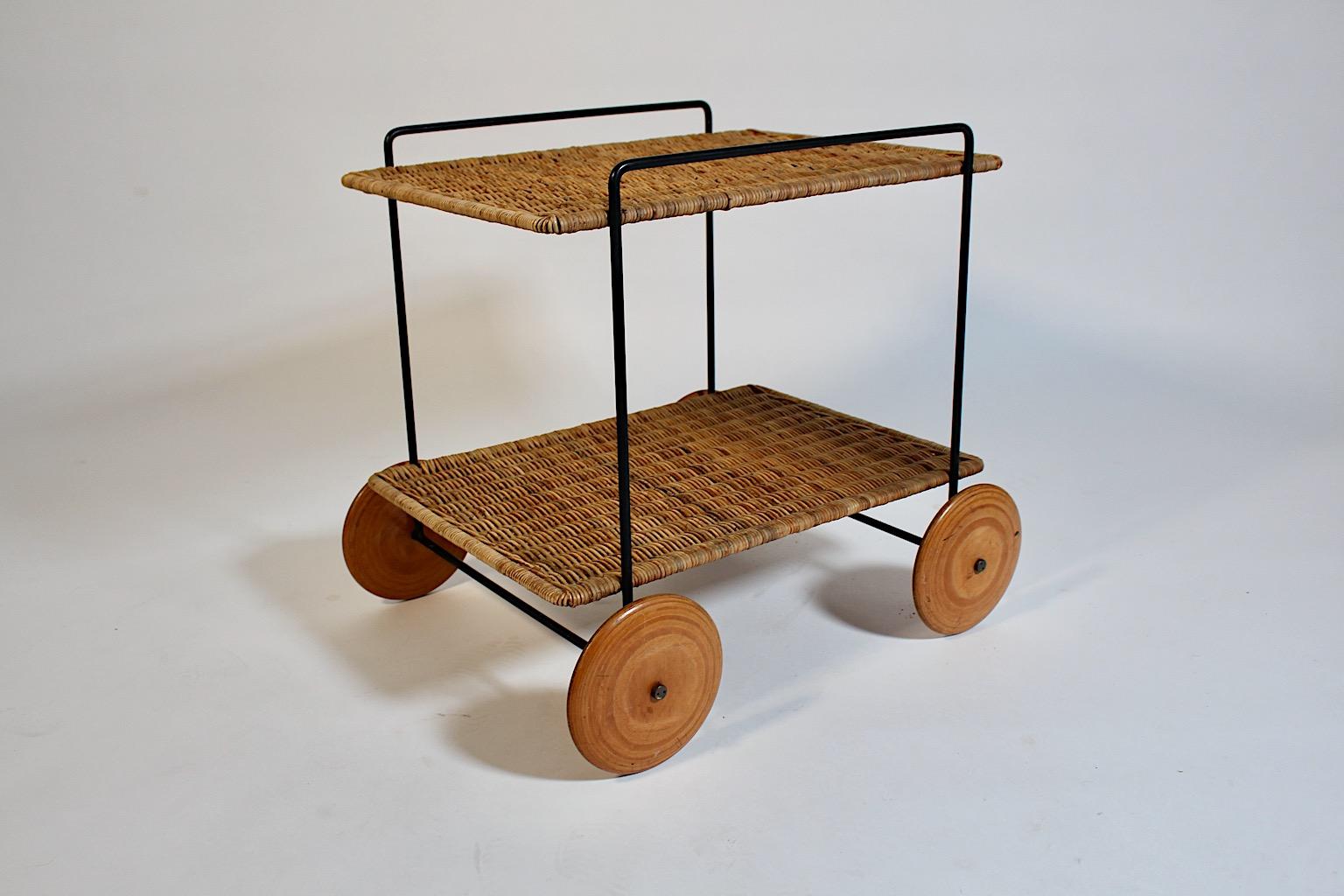 Mid Century Modern Vintage Rattan Buche Bar Cart Carl Auböck 1951 Wien im Zustand „Gut“ im Angebot in Vienna, AT