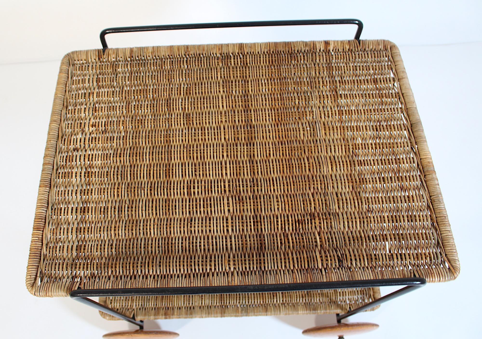 Chariot de bar en rotin, hêtre et fer Carl Auboeck 1951 Vienna en vente 14