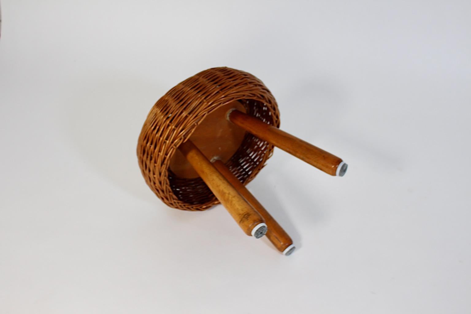 Sgabello organico in rattan e faggio vintage Tony Paul 1950s in vendita 3