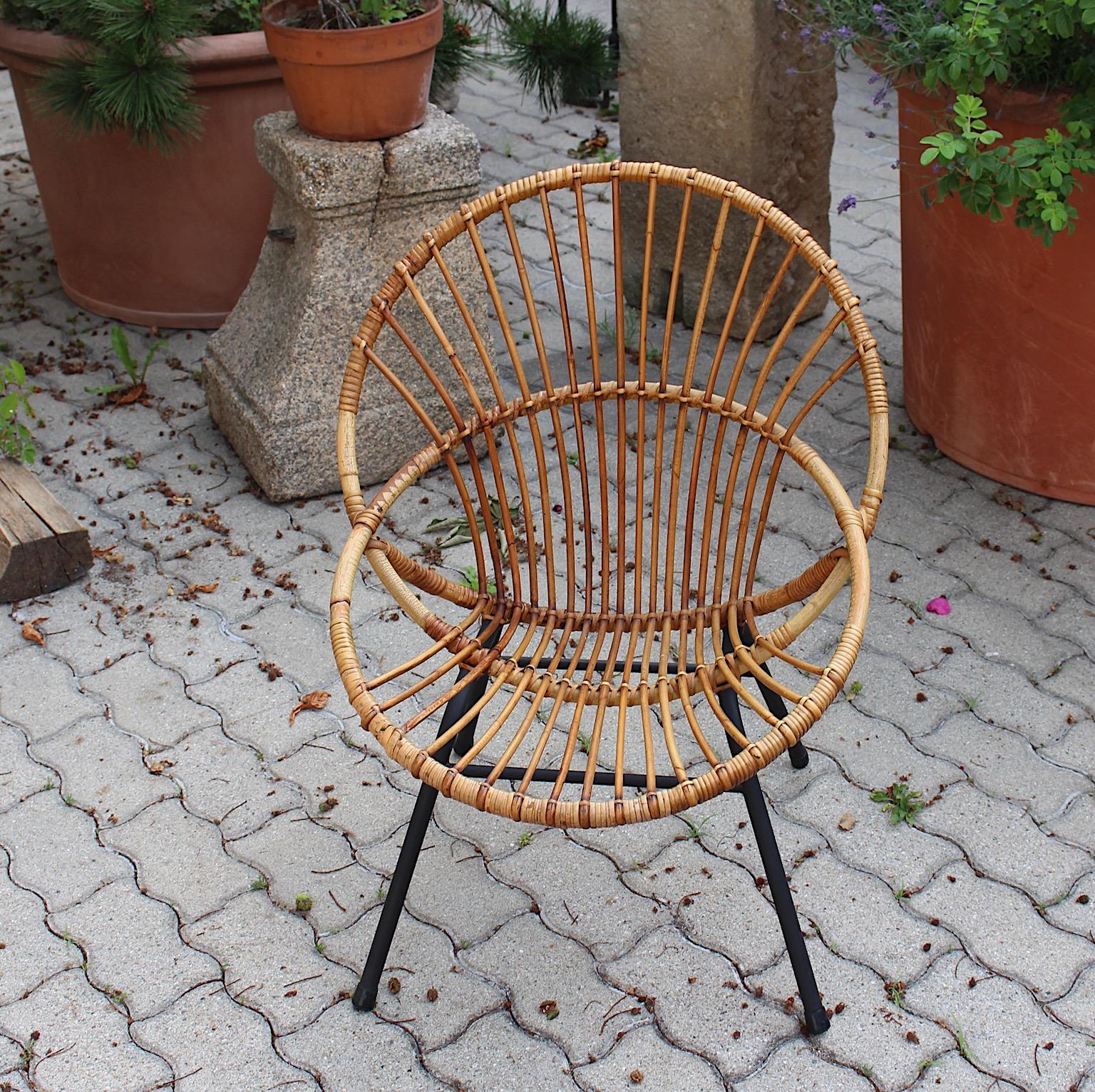 Mid Century Modern Vintage Rattan Chair Patio Rohe Noordwolde Netherlands, 1960s In Good Condition For Sale In Vienna, AT