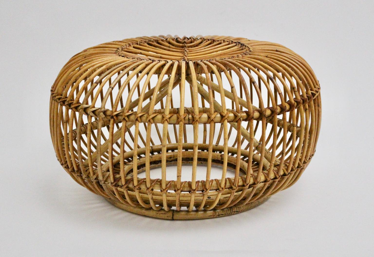 Moderner Vintage-Rattan-Hocker aus der Mitte des Jahrhunderts im Stil von Albini, 1960er Jahre (Moderne der Mitte des Jahrhunderts) im Angebot