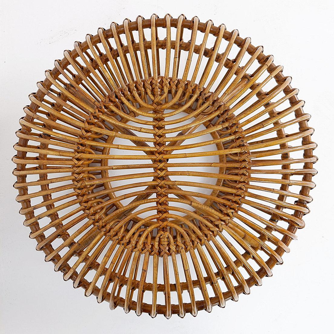 Pouf moderne du milieu du siècle dernier en rotin vintage dans le style d'Albini, années 1960
Tabouret Pouf en rotin
Italien - Rotin - By Vintage
Mesures : Ø64cm H:34cm
Matériau : Rotin
Usure conforme à l'âge et à l'utilisation.