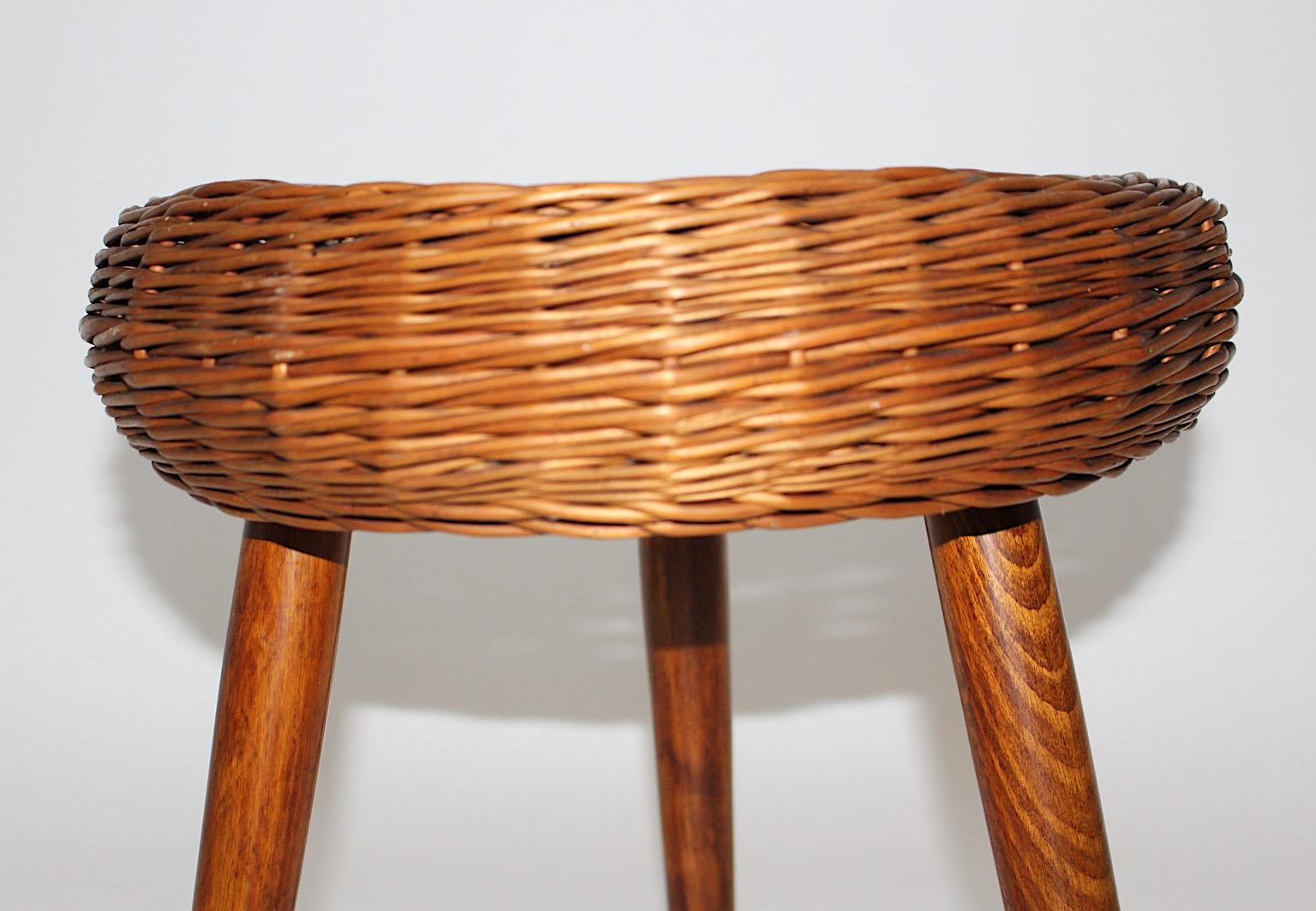 Mid Century Modern Vintage Rattan Wicker Beech Stool attr Tony Paul 1955 USA In Good Condition For Sale In Vienna, AT