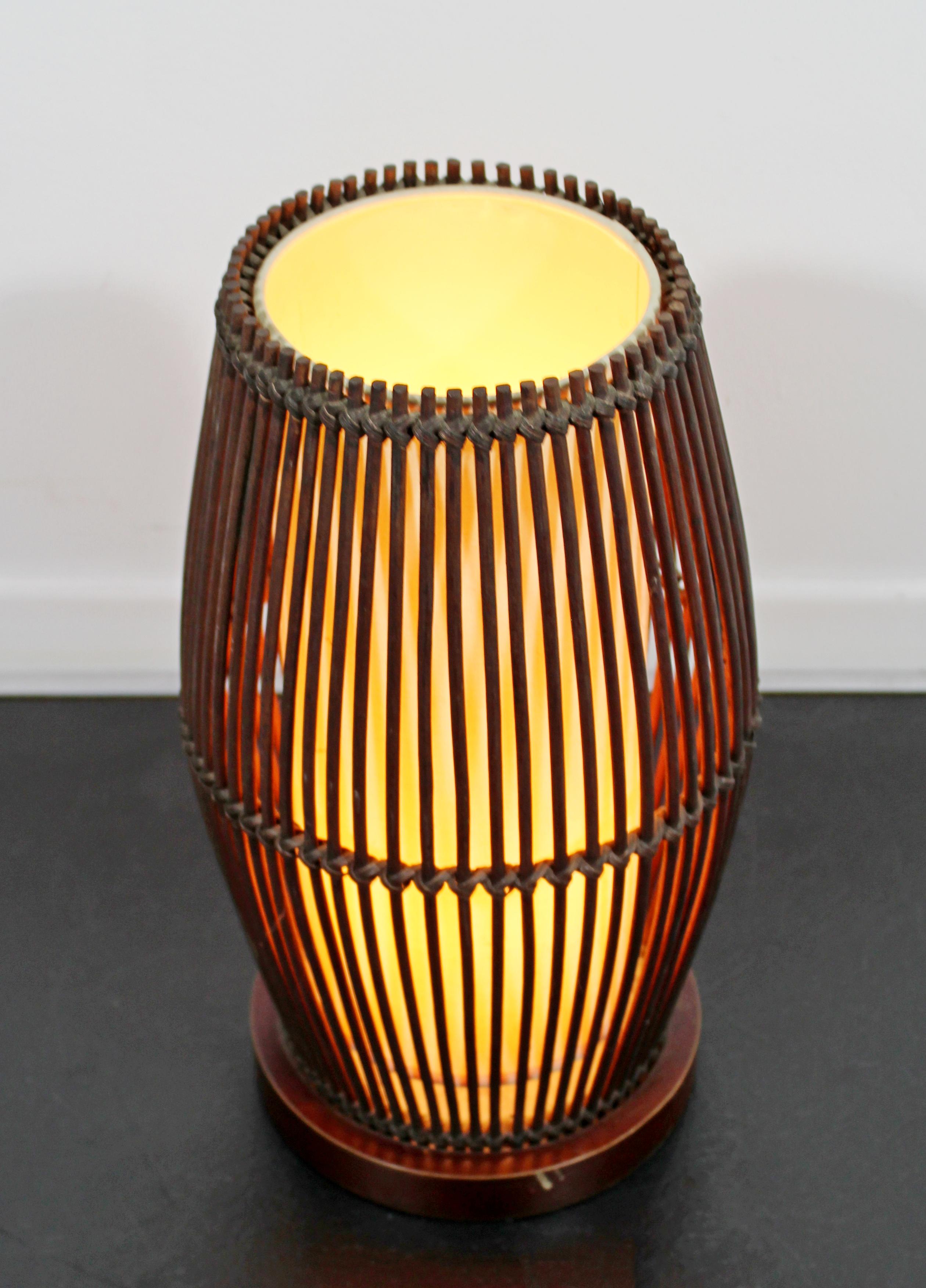 For your consideration is a stunning, vintage uplight table lamp, wrapped in rattan, circa 1960s 1970s. In very good vintage condition. The dimensions are 7
