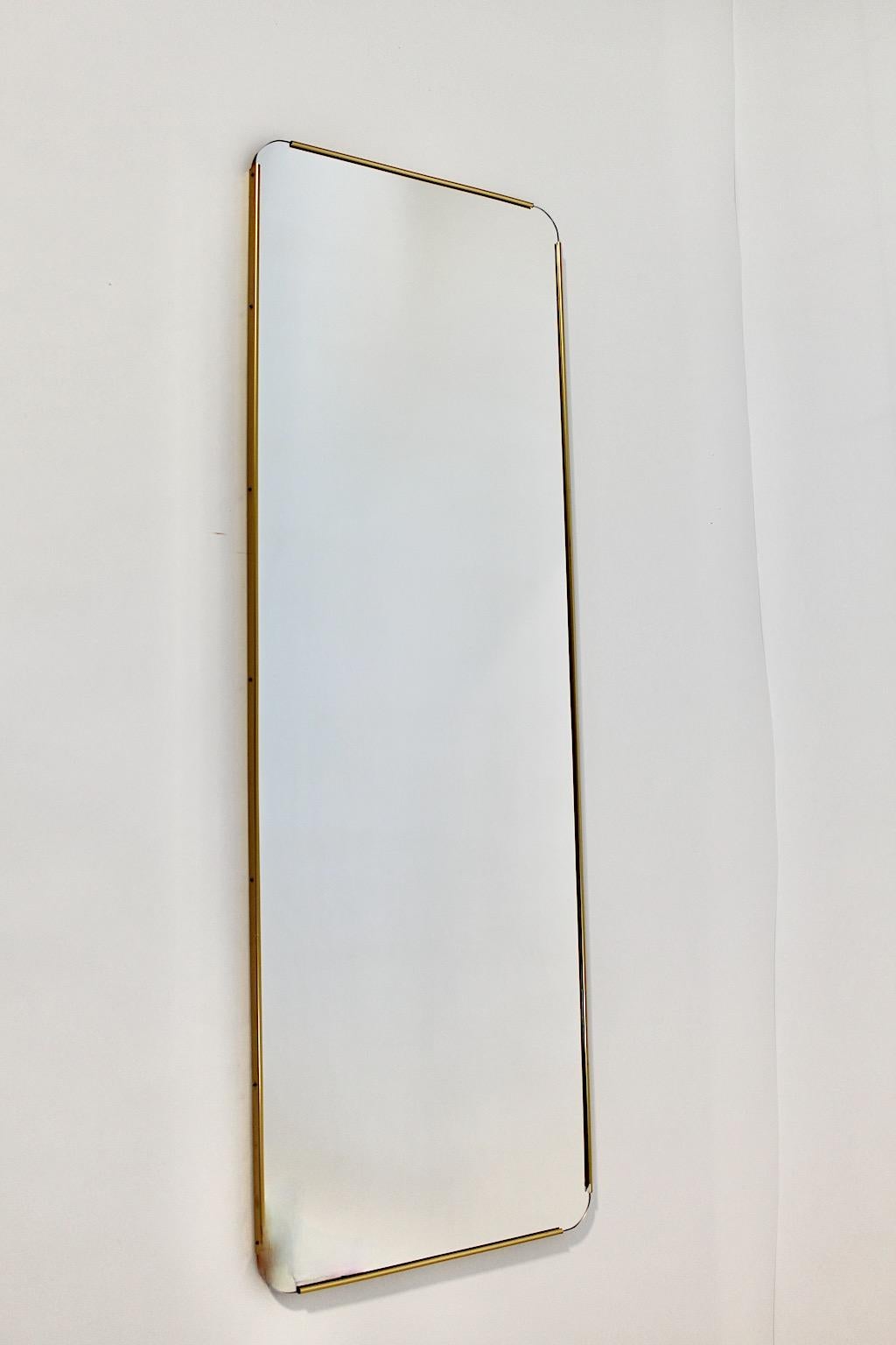 Mid Century Modern Vintage Rectangular Brass Full Length Mirror Floor Mirror  im Zustand „Gut“ im Angebot in Vienna, AT