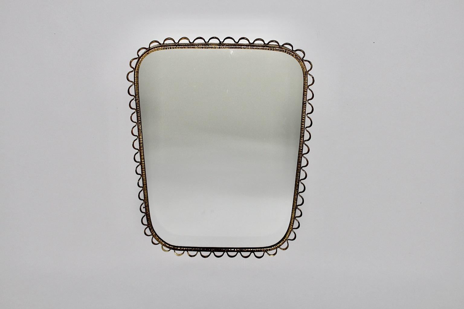 Rechteckiger Vintage-Wandspiegel aus Messing mit Schleifen, Mid-Century Modern, Italien 1950er Jahre im Angebot 5