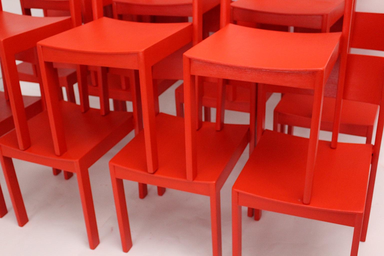 Chaises de salle à manger en hêtre rouge d'époque The Moderns 1950s Vienna Austria en vente 3