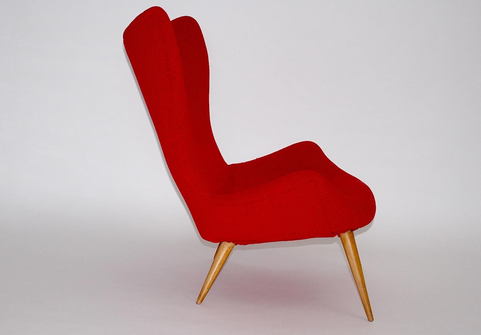 Mid Century Modern Vintage Red Fabric Beech Lounge Chair 1950s In Good Condition For Sale In Vienna, AT