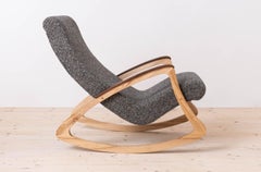 Moderner Vintage-Schaukelstuhl aus der Mitte des Jahrhunderts, Tschechoslowakei, 1950er Jahre, neu gepolstert