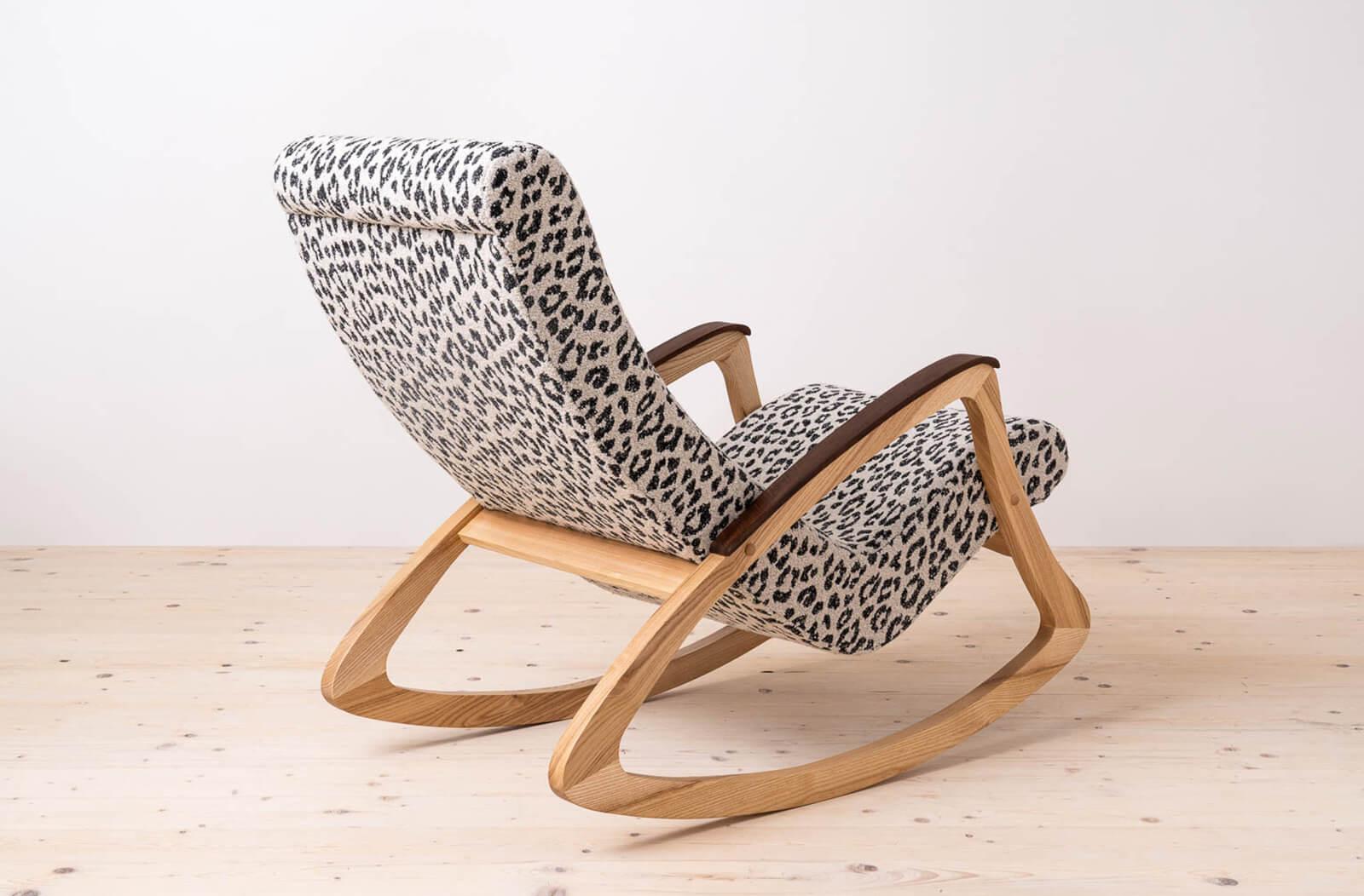 Tchèque Fauteuil à bascule Vintage The Moderns, Tchécoslovaquie, années 1950, retapissé en vente
