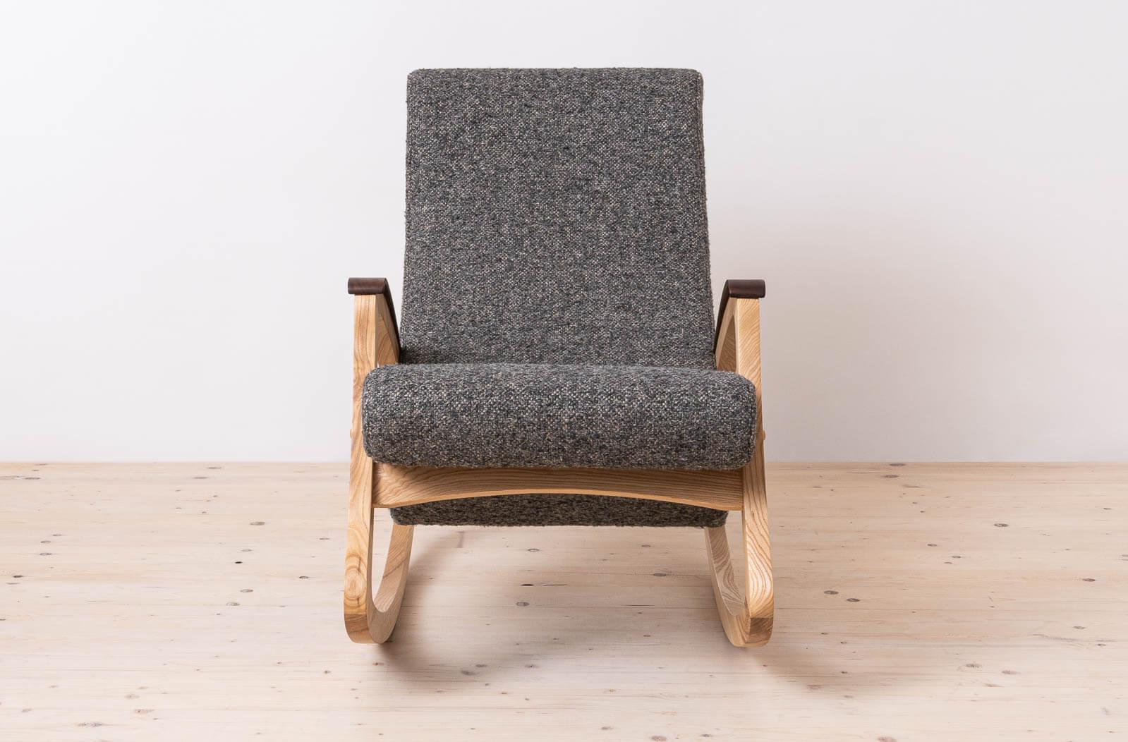 Tchèque Fauteuil à bascule Vintage The Moderns, Tchécoslovaquie, années 1950, retapissé en vente