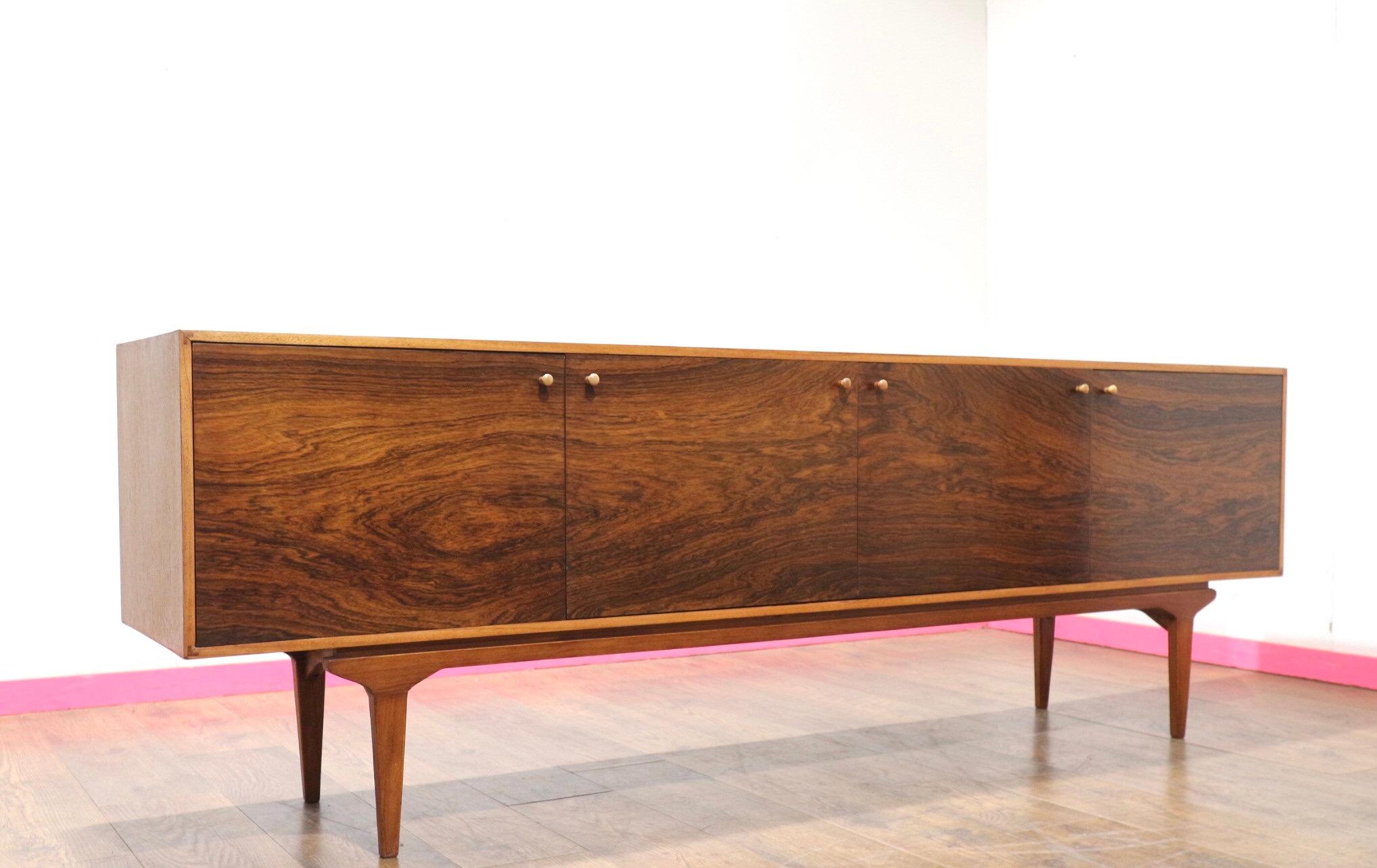 Credenza credenza vintage in legno di palissandro e teak del Mid Century Modern di Everest in vendita 4