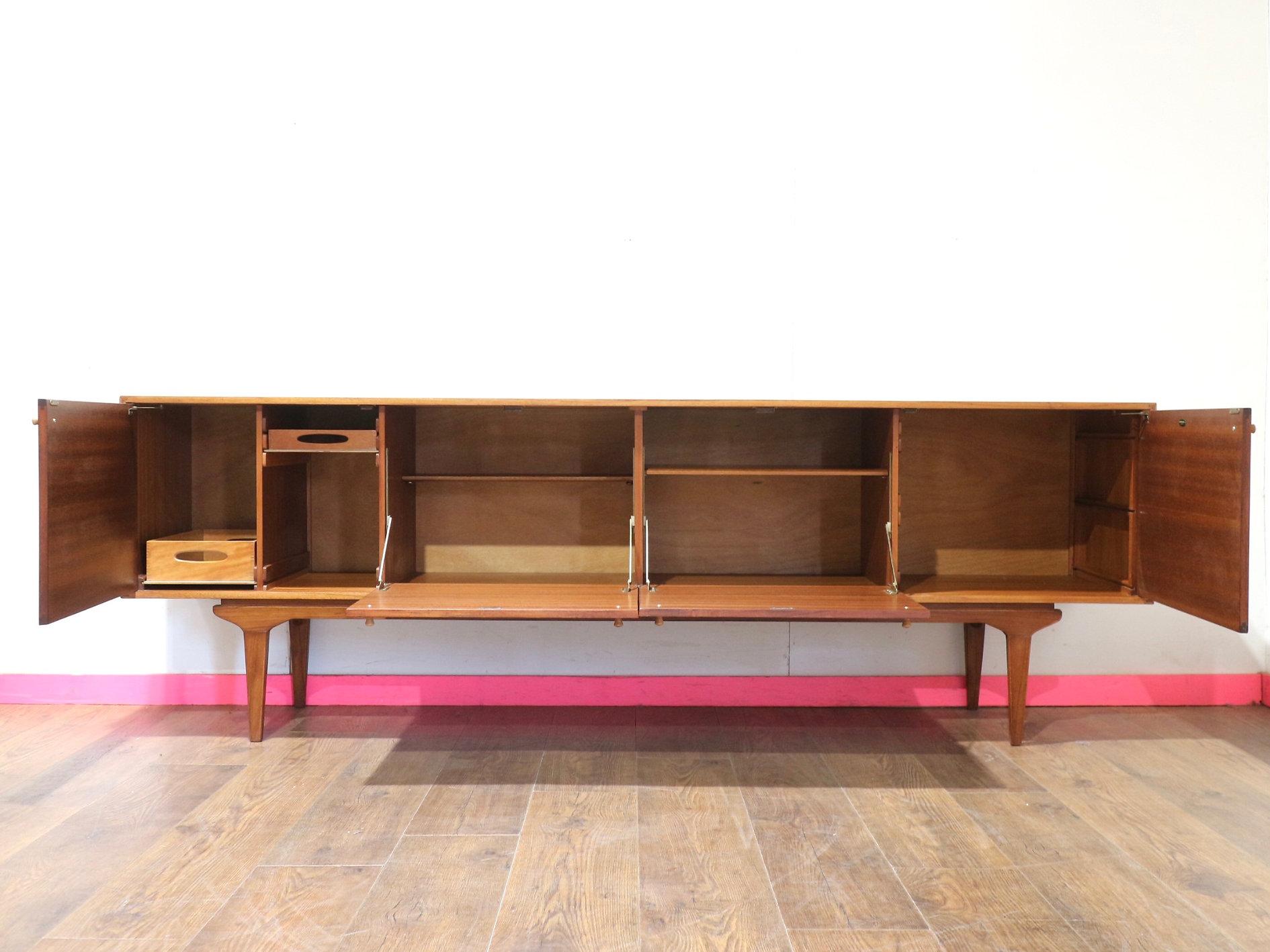 Credenza credenza vintage in legno di palissandro e teak del Mid Century Modern di Everest In condizioni buone in vendita a Los Angeles, CA