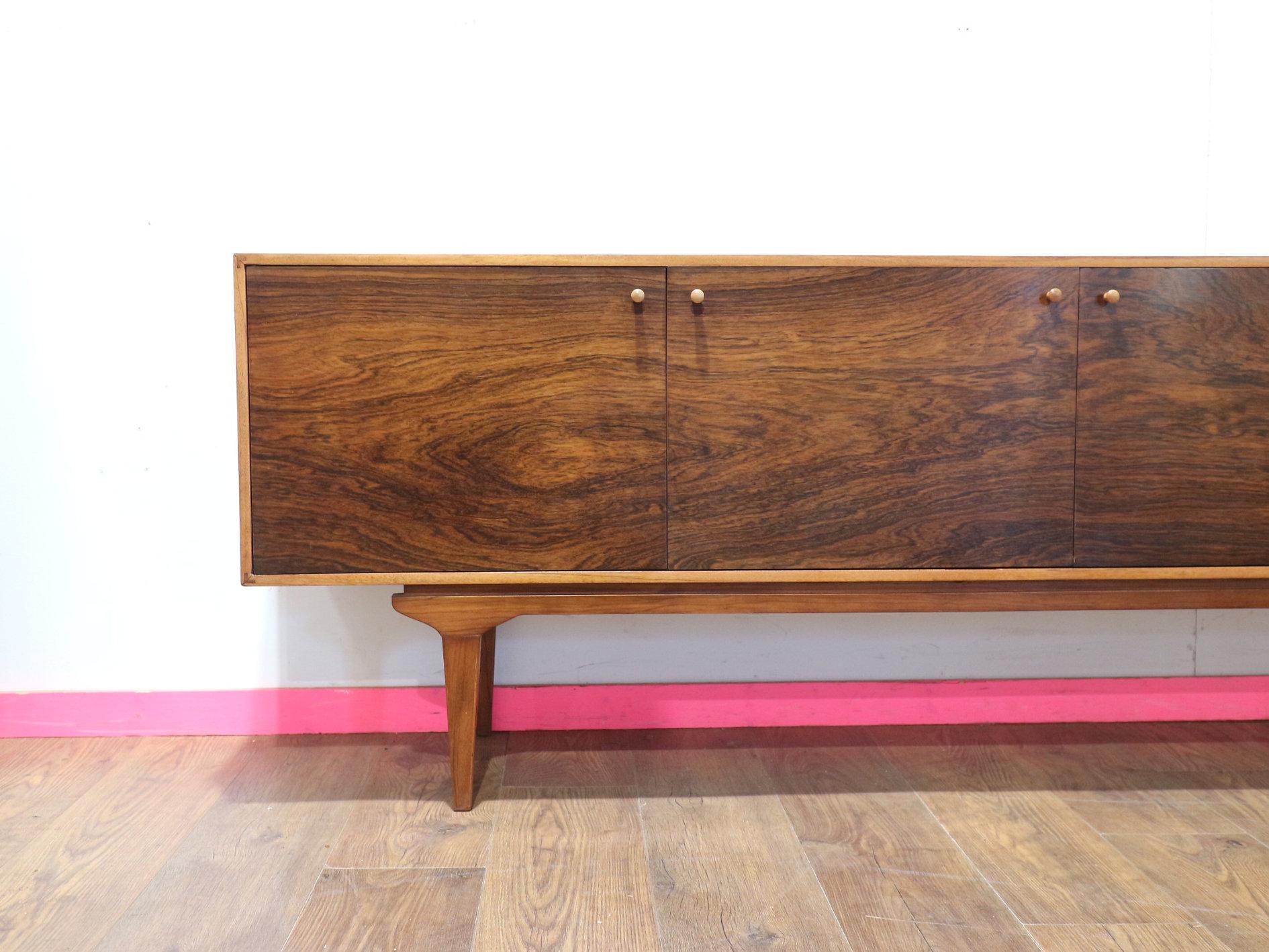 Credenza credenza vintage in legno di palissandro e teak del Mid Century Modern di Everest in vendita 1