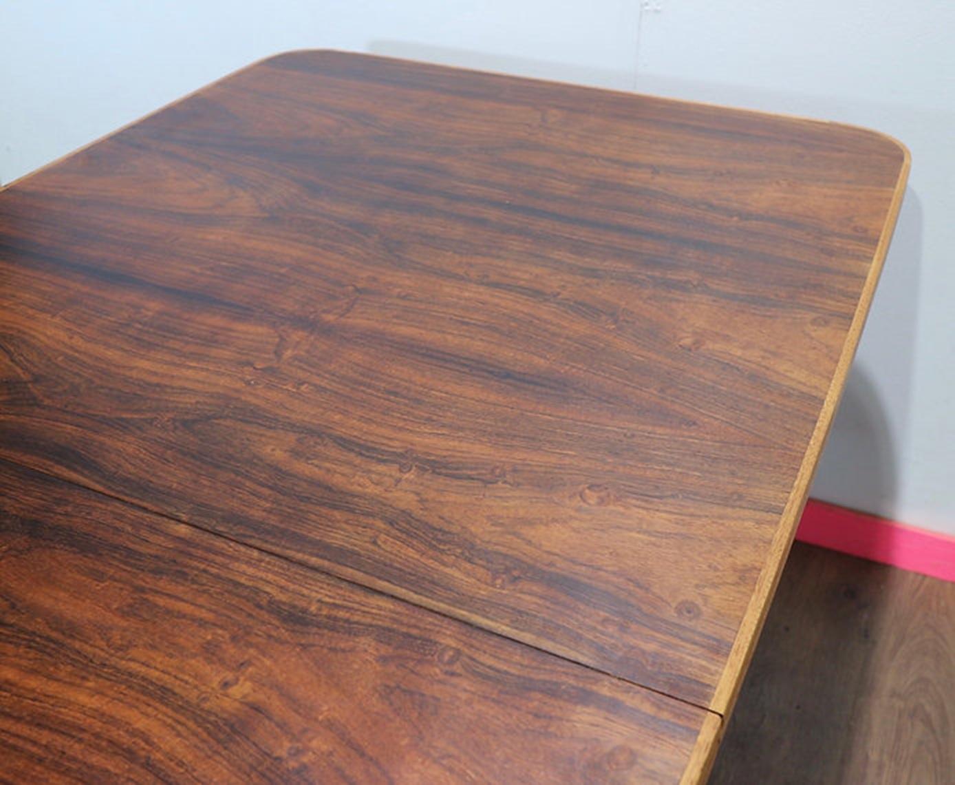 Ausziehbarer Vintage-Esstisch aus Rosenholz im dänischen Stil, Mid-Century Modern im Angebot 3