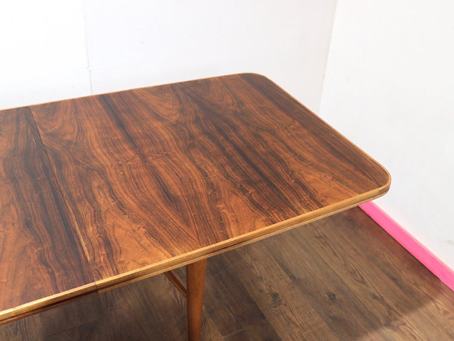 Ausziehbarer Vintage-Esstisch aus Rosenholz im dänischen Stil, Mid-Century Modern im Angebot 1