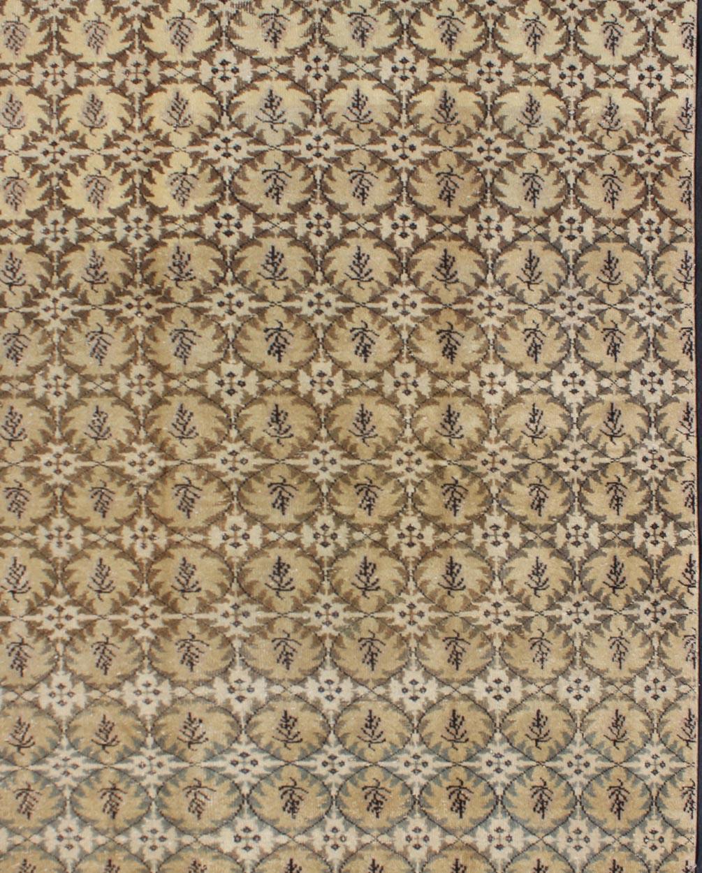 Tappeto vintage moderno di metà secolo con design ripetuto su tutta la superficie.       

 Misure: 5'8 x 8'6.

Tappeto moderno di metà secolo con design contemporaneo. Keivan Woven Arts, EN-141405, tappeto turco vintage del 1950 dal design