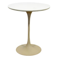 Mid-Century Modern Vintage Saarinen Knoll Round White Tulip Side End Table 1960s