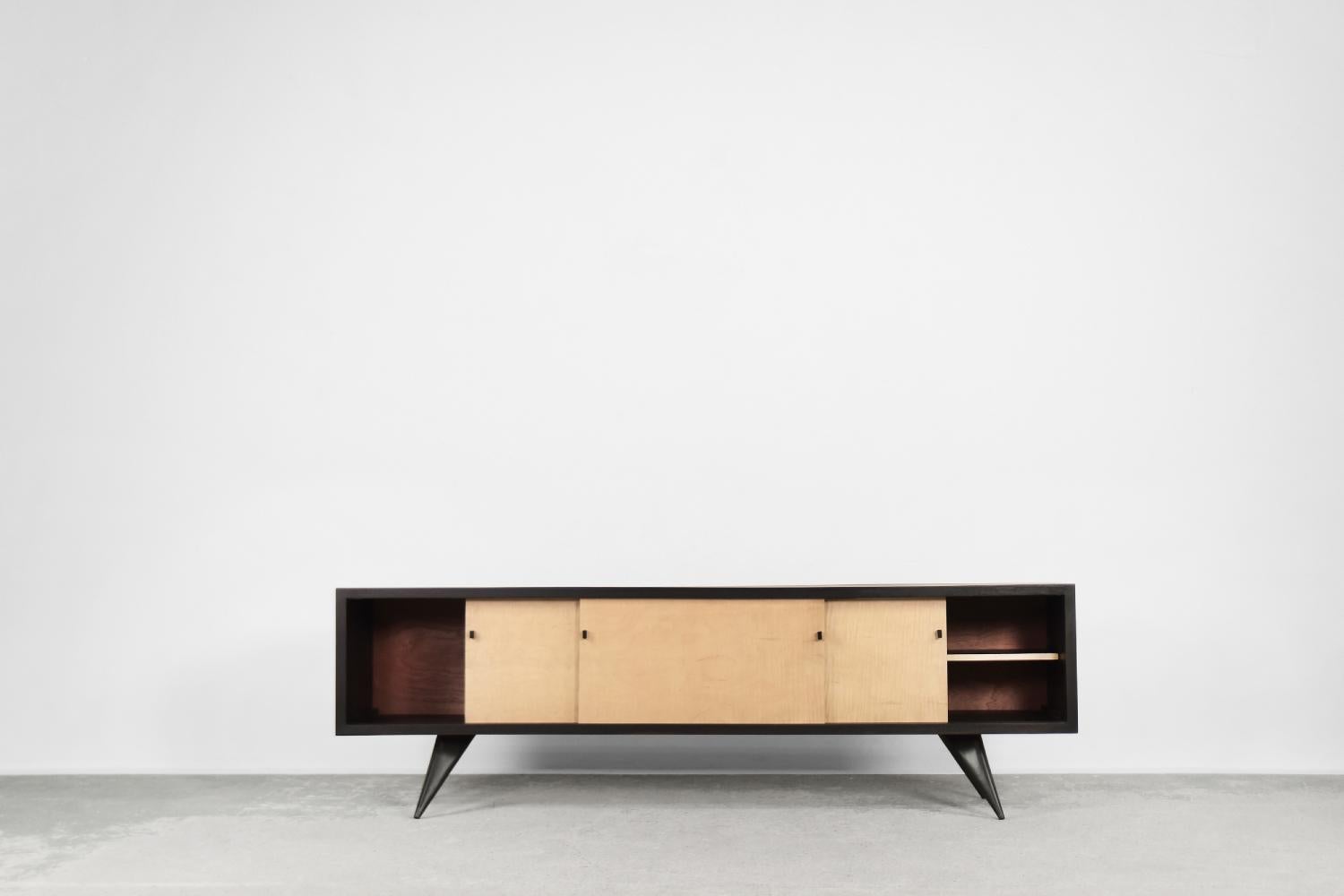 Vintage Mid-Century Modern Scandinavian Black and Maple Wood Sideboard, 1960s In Good Condition For Sale In Warszawa, Mazowieckie