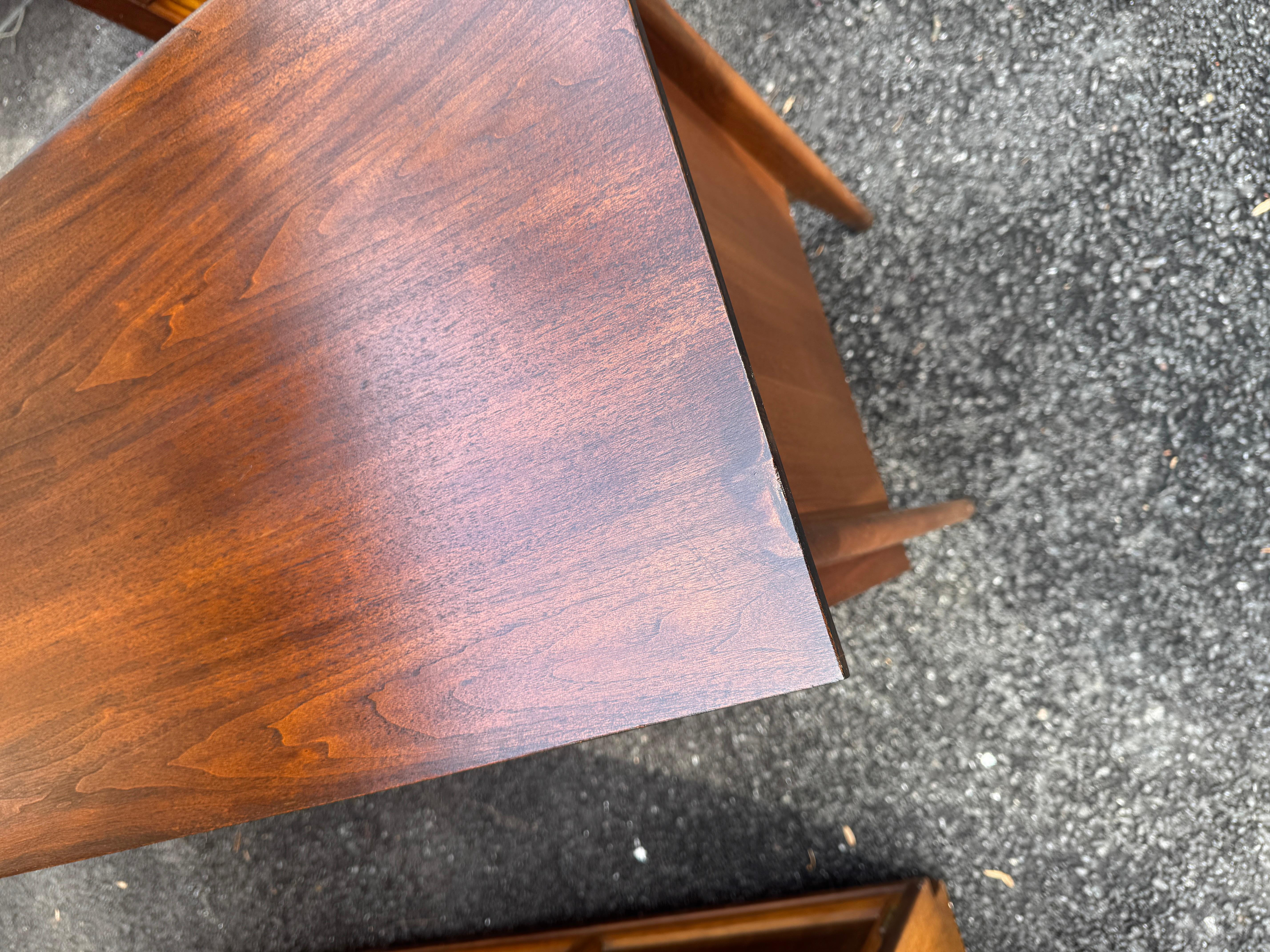 Noce Console Credenza in noce scultorea d'epoca del Mid-Century Modern in vendita