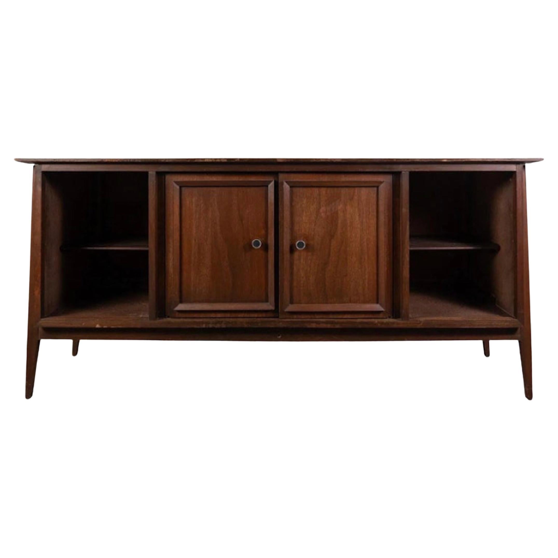 Console Credenza in noce scultorea d'epoca del Mid-Century Modern