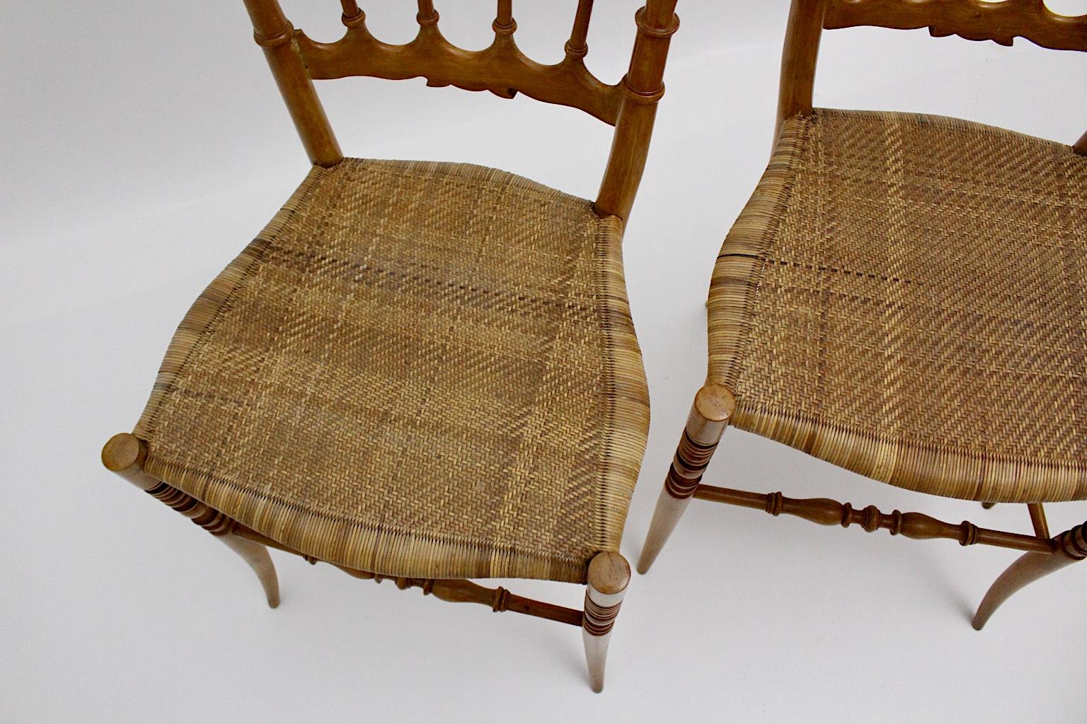 The Modernity Modern Ensemble de quatre chaises de salle à manger Chiavari en Beeche, 1950s en vente 5