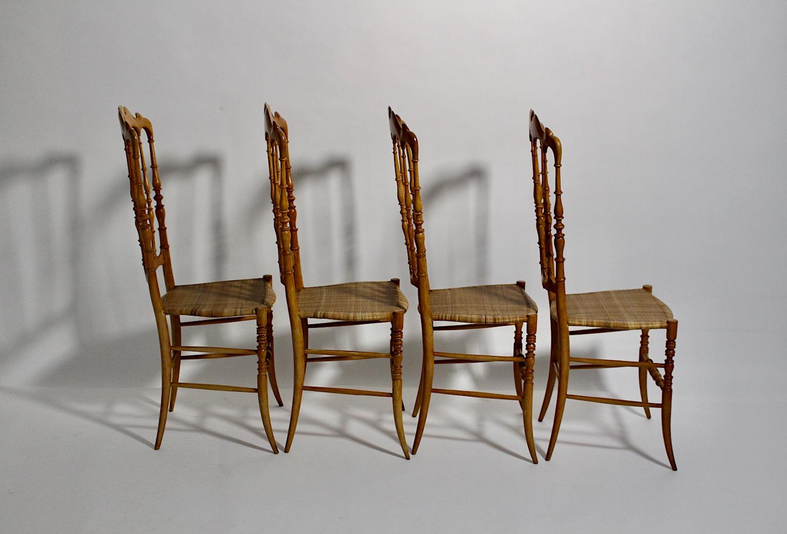 Canne The Modernity Modern Ensemble de quatre chaises de salle à manger Chiavari en Beeche, 1950s en vente
