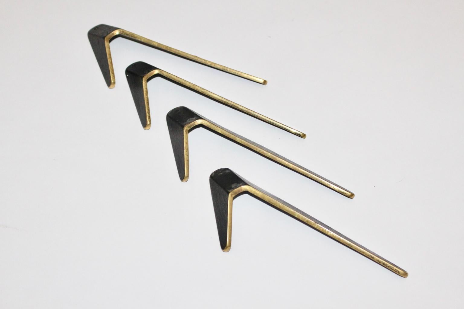 This Mid-Century Modern vintage set of four wall hooks by Herta Baller 1950, Austria, was made of brass and partly black lacquered.
The vintage condition is very good.
Approximate measures:
Length 17 cm
Depth 8 cm
Width 14 cm.