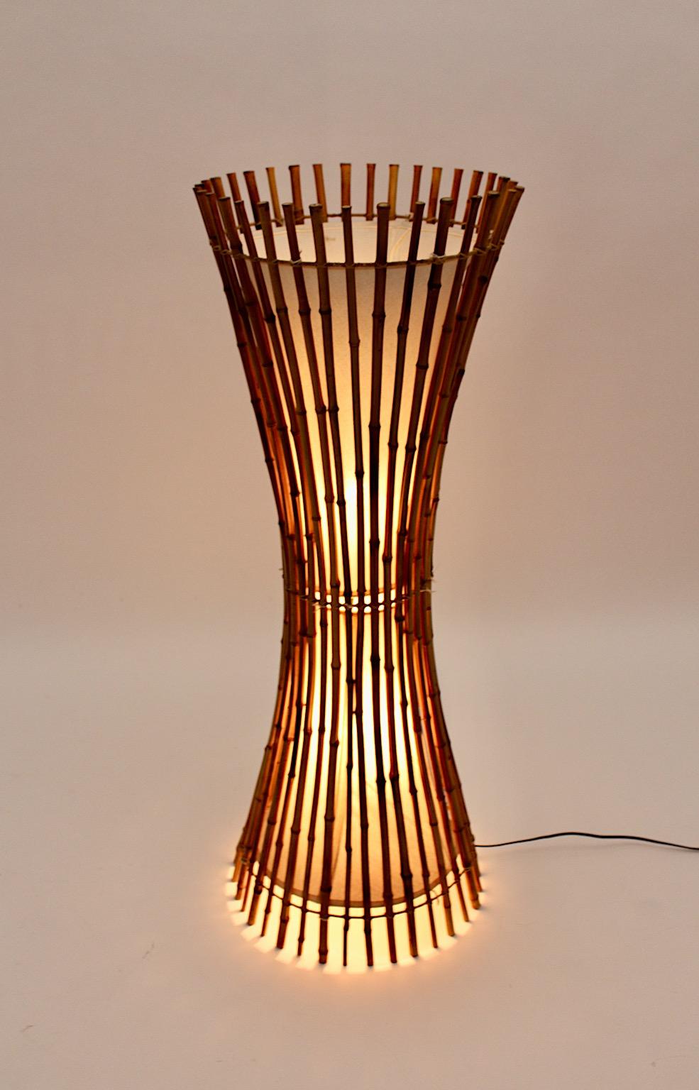Mid-Century Modern Vintage Sheaf of Bamboo Rattan Organic Floor Lamp 1970s Italy In Good Condition For Sale In Vienna, AT